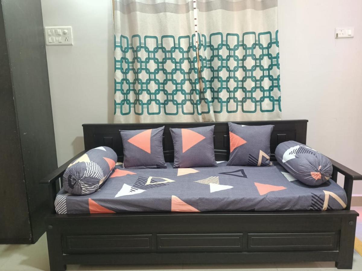 Advik Homestays Tirupati Esterno foto
