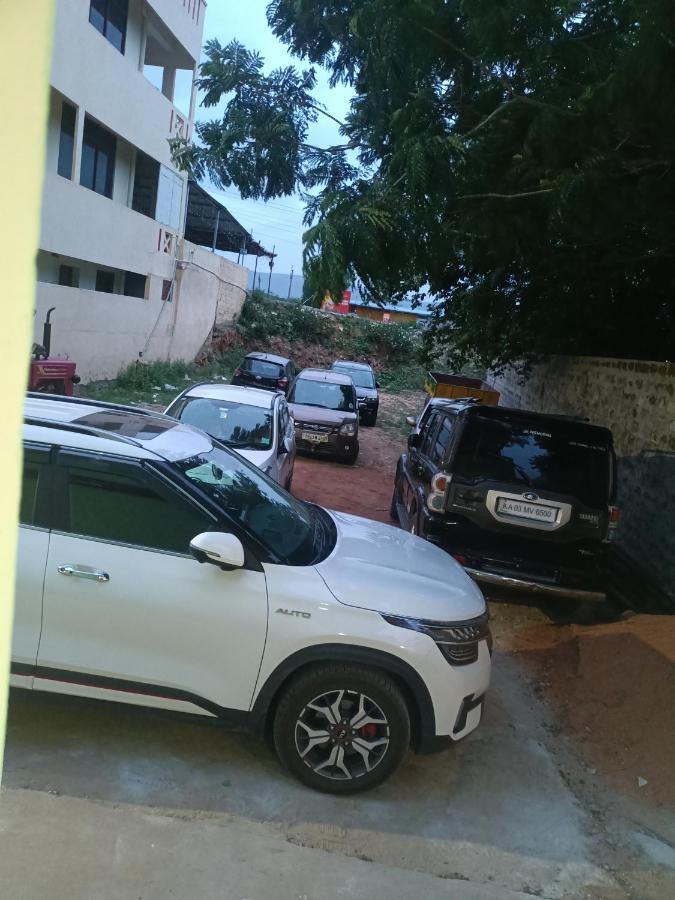 Advik Homestays Tirupati Esterno foto