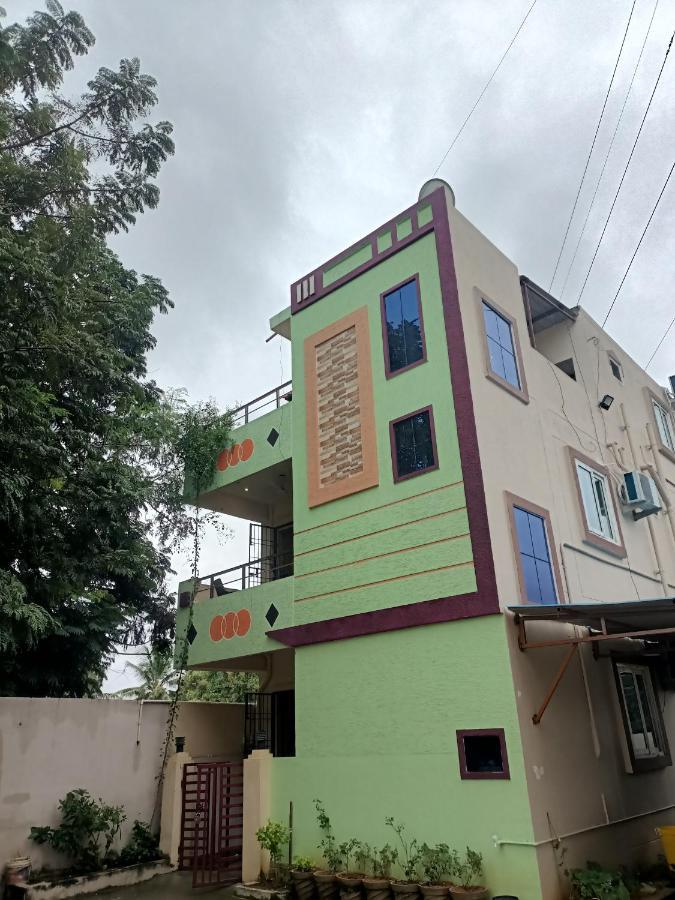 Advik Homestays Tirupati Esterno foto